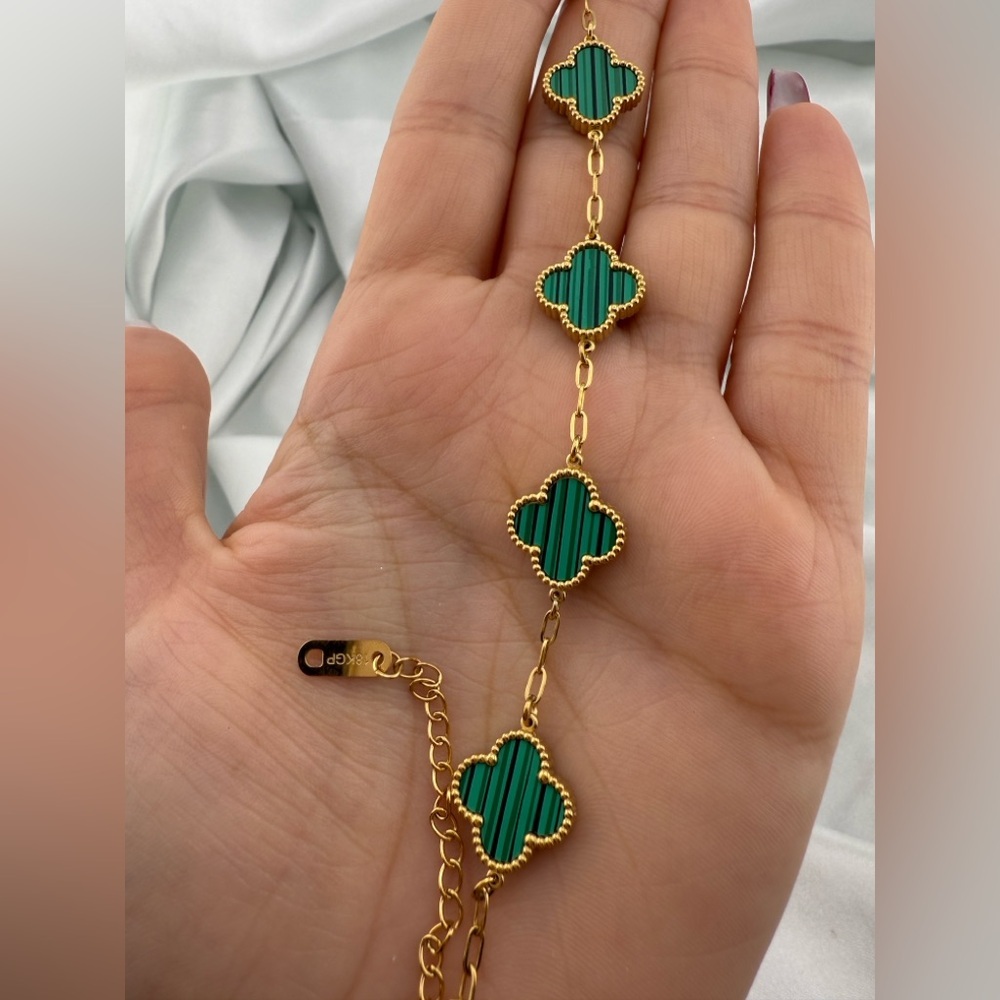 gold color and green clover flower Alhambra arpels 5 motif Gold  Bracelet